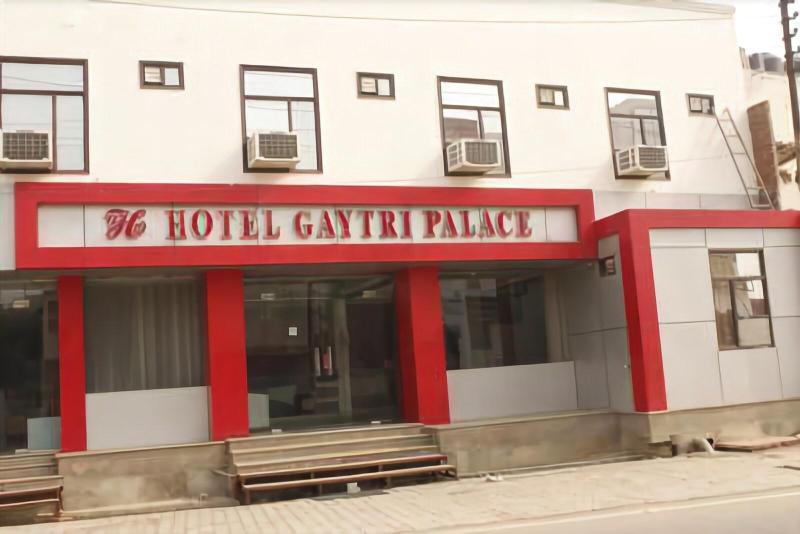 Photo of OYO 28053 Hotel Gayatri Palace, 2-star hotel in Agra District