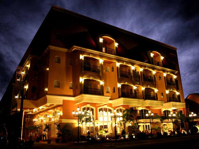 Photo of Villa Caceres Hotel, 4-star hotel in Naga