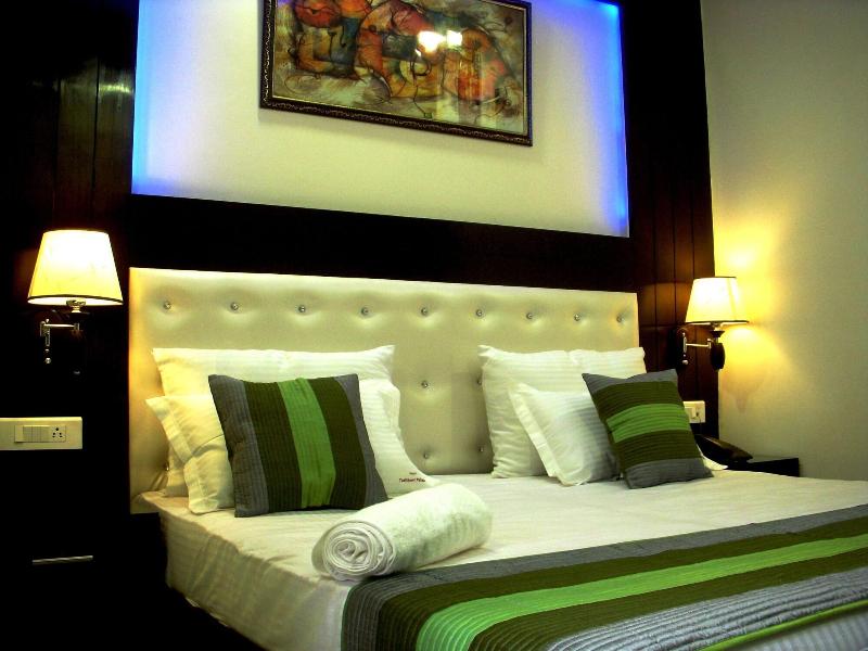 Hotel Tashkent Palace exterior, 3-Star hotel in Delhi (and vicinity)