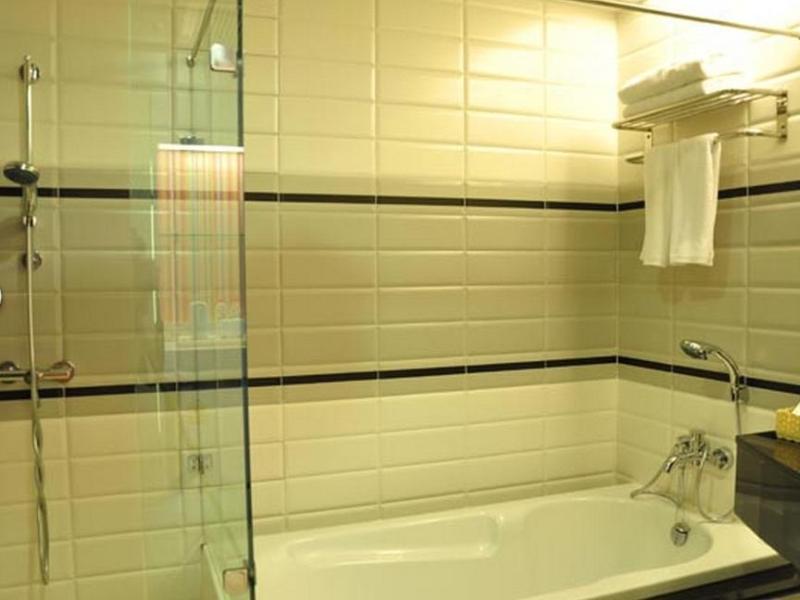 Photo of Thamrongin Hotel, 3-star hotel in Arun Amarin