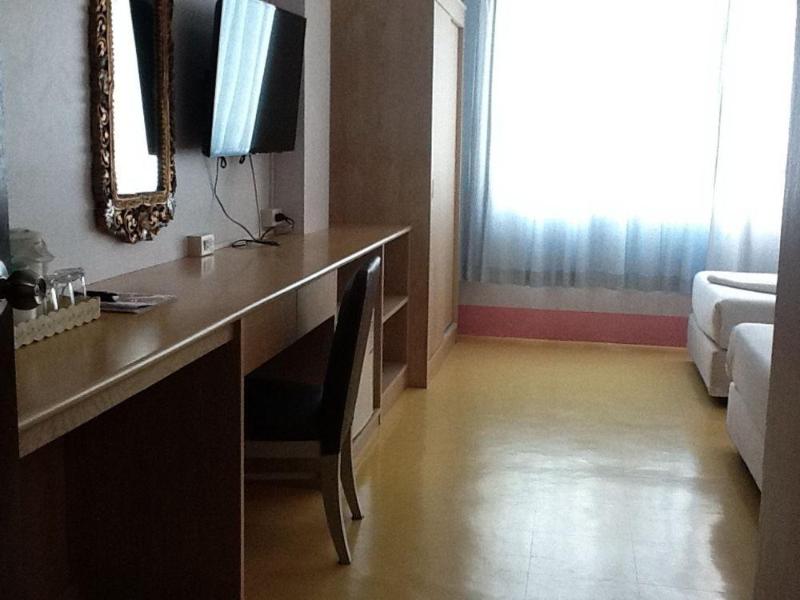 Photo of S2S Queen Trang Hotel, 3-star hotel in Krabi - Trang (provinces)