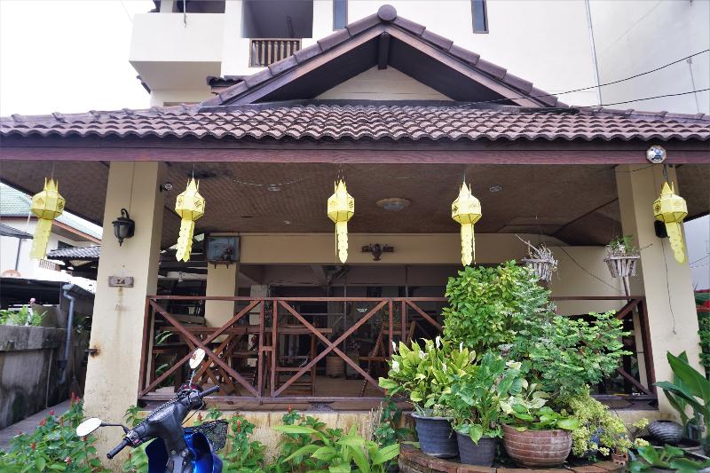 Water Well Guest House exterior,  hotel in Chiang Mai