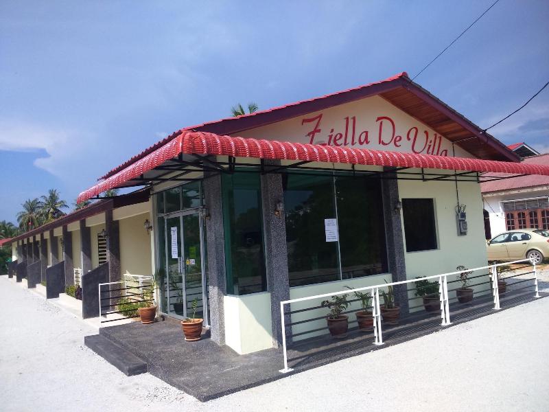 Ziella De Villa, Singapore
