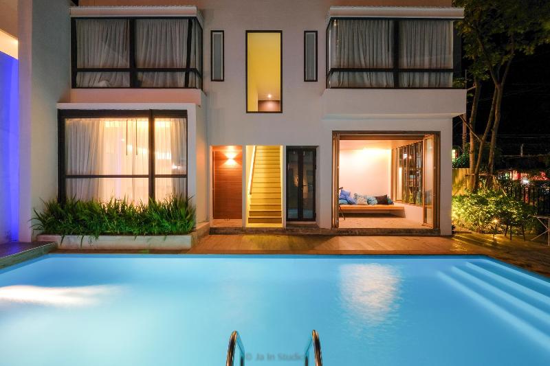 Norndee Huahin, Singapore