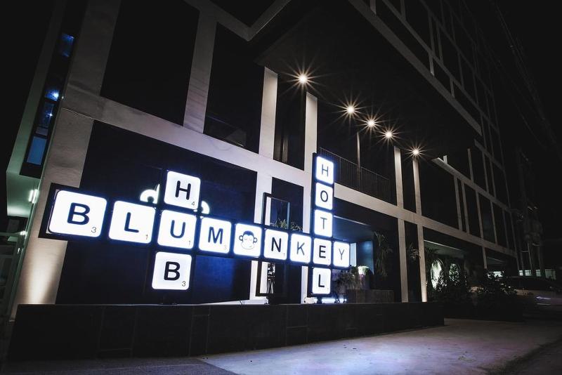 Blu Monkey Hub and Hotel Phuket, Singapore