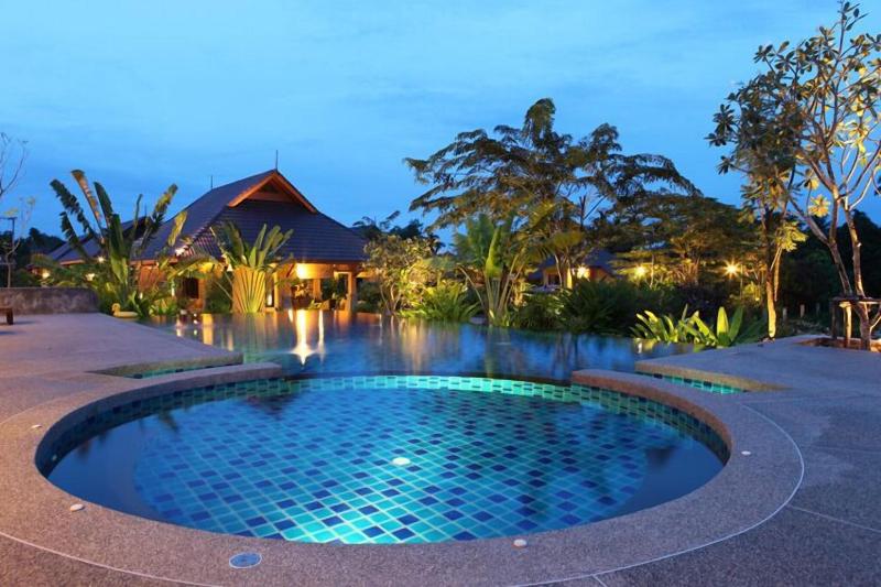Photo of Chalicha Resort, 3-star hotel in Chumphon