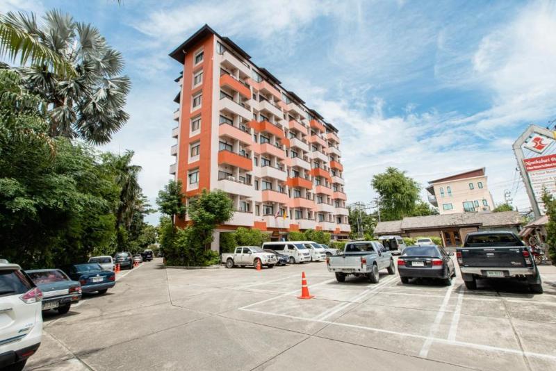Nonthaburi Palace Hotel, Singapore