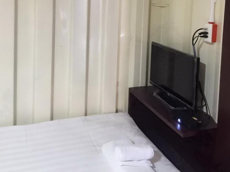 Photo of Retro Box Hotel, 3-star hotel in Chumphon