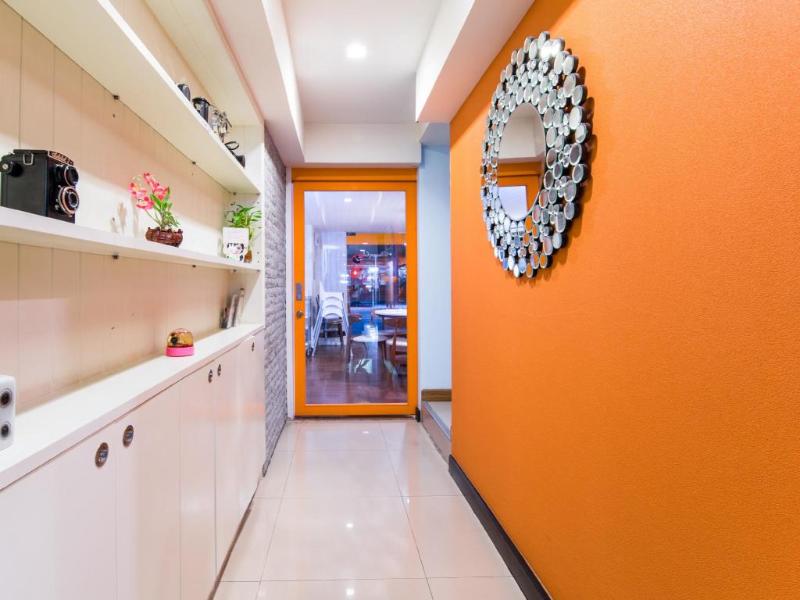 Photo of Retro Box Hotel, 3-star hotel in Chumphon