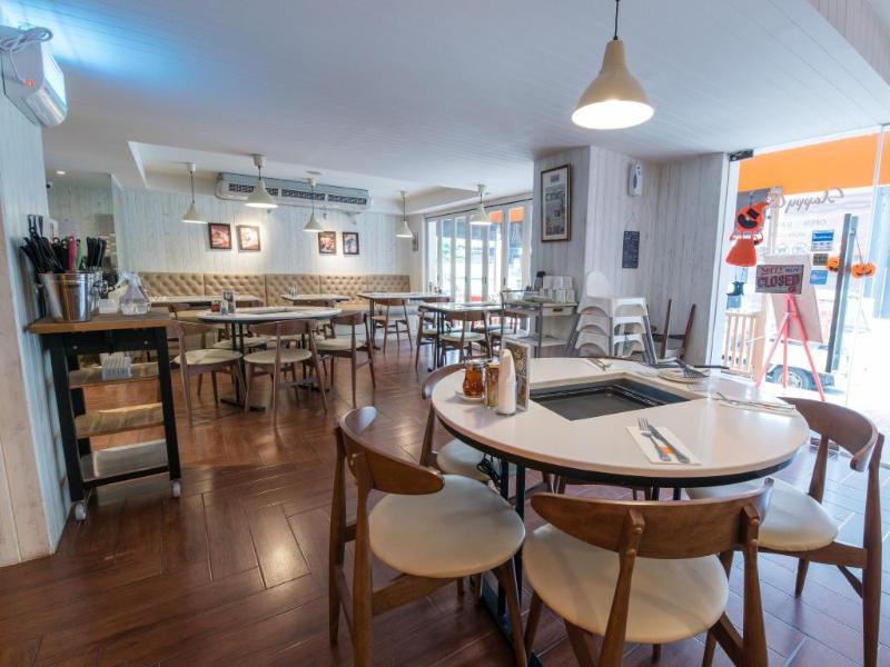 Photo of Retro Box Hotel, 3-star hotel in Chumphon