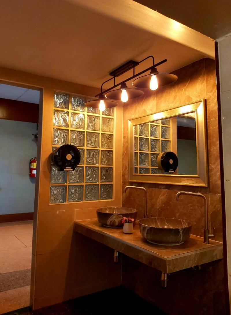 Photo of Suriwong Chumphon Hotel, 2-star hotel in Chumphon