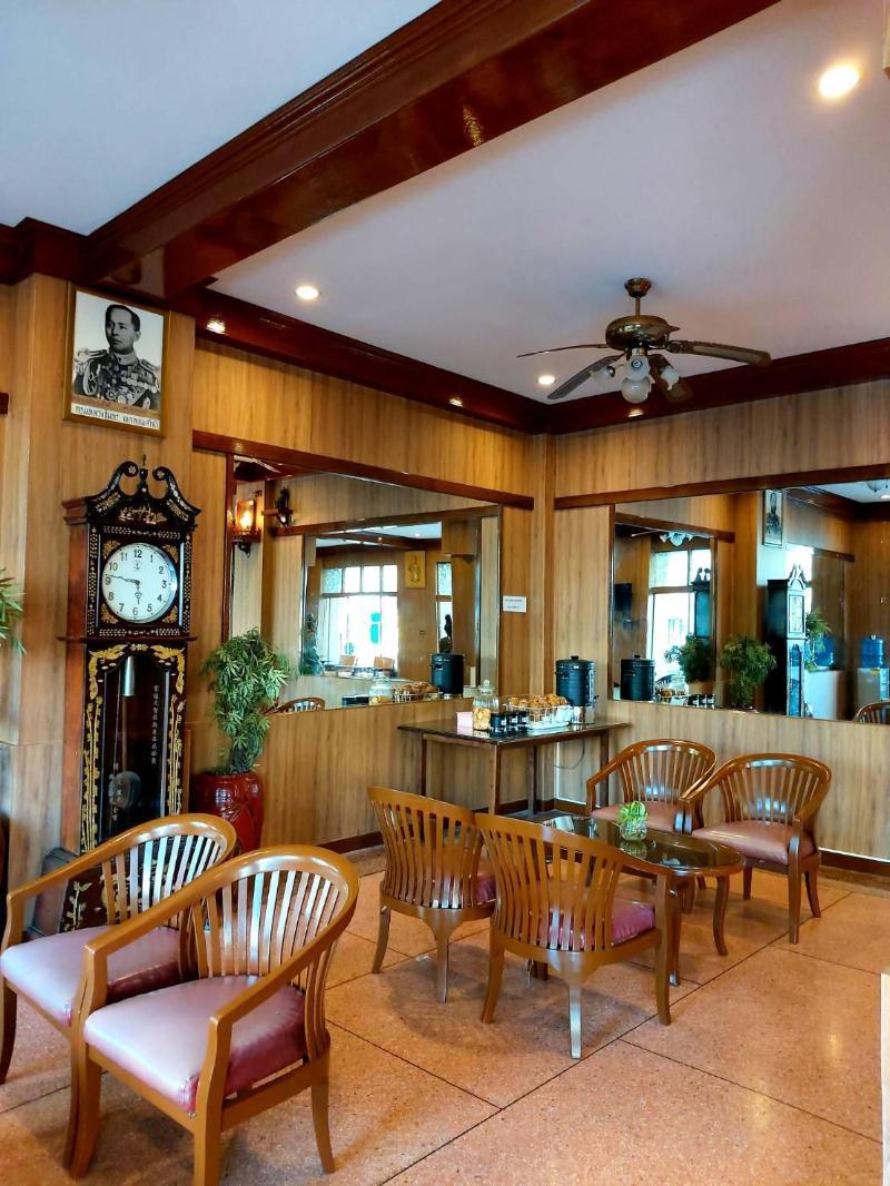 Photo of Suriwong Chumphon Hotel, 2-star hotel in Chumphon