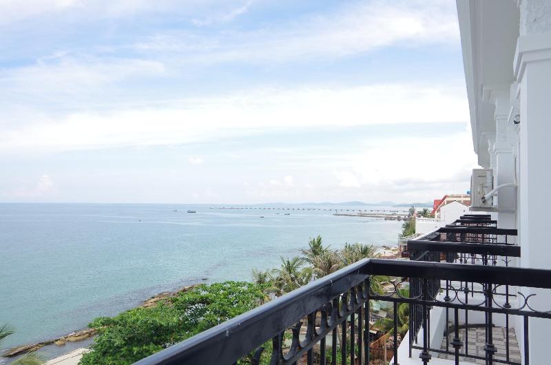 Ha Noi Hotel Phu Quoc, Singapore