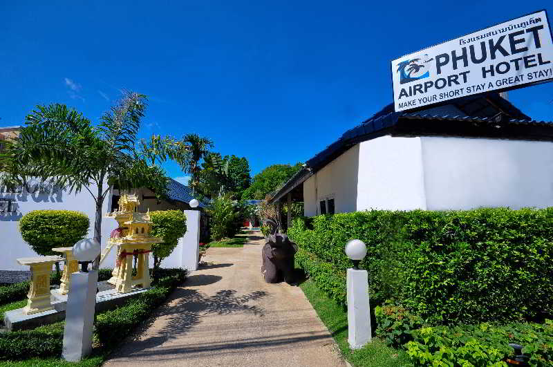 Maya Phuket Airport Hotel, Singapore