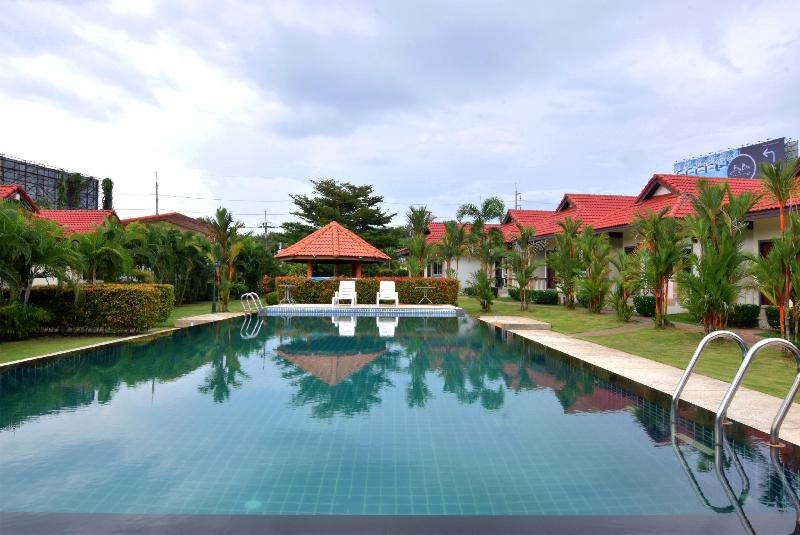 Maya Phuket Airport Hotel, Singapore