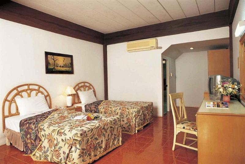 Duenshine Resort exterior, 2-Star hotel in Kanchanaburi