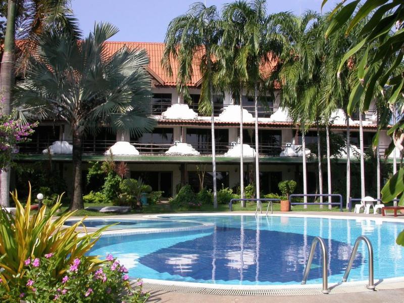 Photo of Duenshine Resort, 2-star hotel in Kanchanaburi