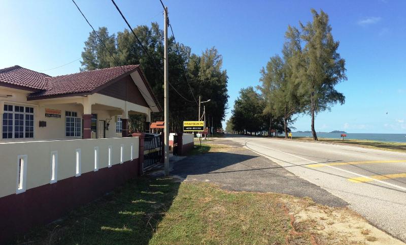 Photo of Semarak Beach Inn, 2-star hotel in Dungun