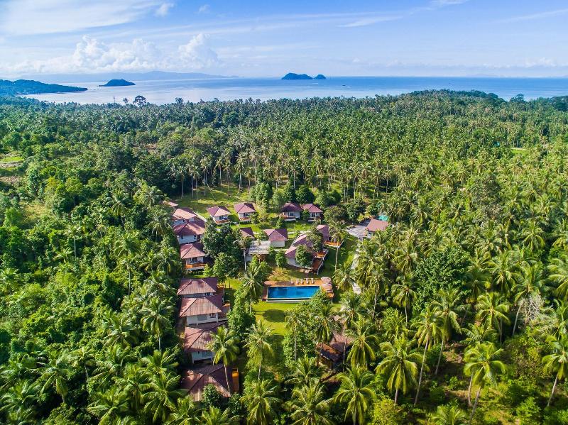 Phangan Akuna, Singapore