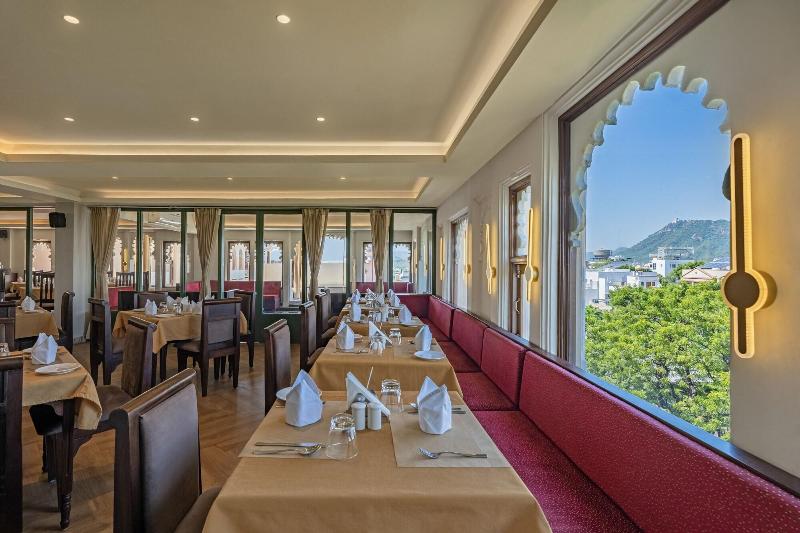 Sterling Jaisinghgarh Udaipur, 3-star hotel in Lake Pichola