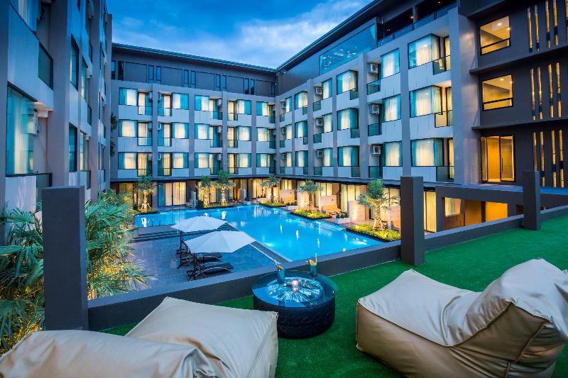 The Crystal Hotel Buriram, Singapore