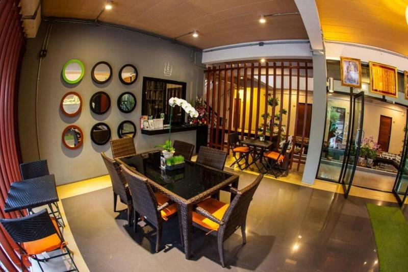 Euanjitt Chill House, Singapore