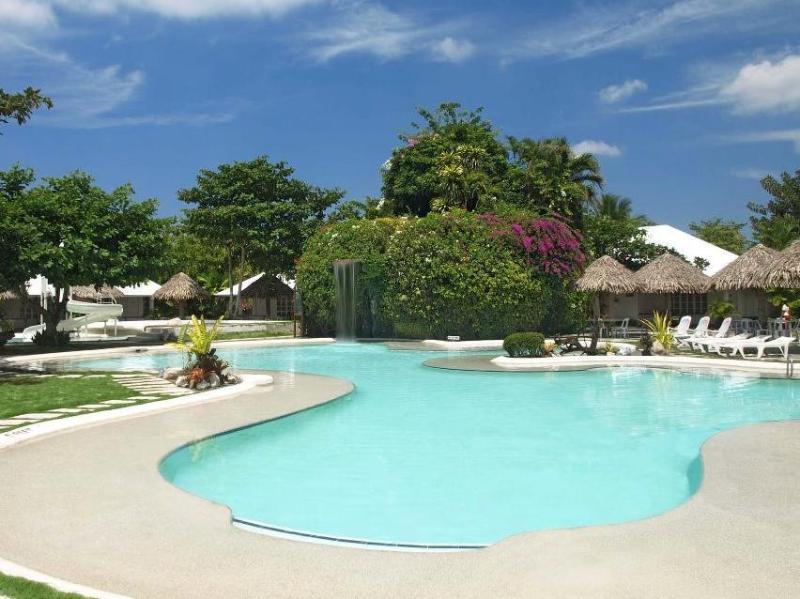 Photo of Almont Inland Resort, 3-star hotel in Butuan