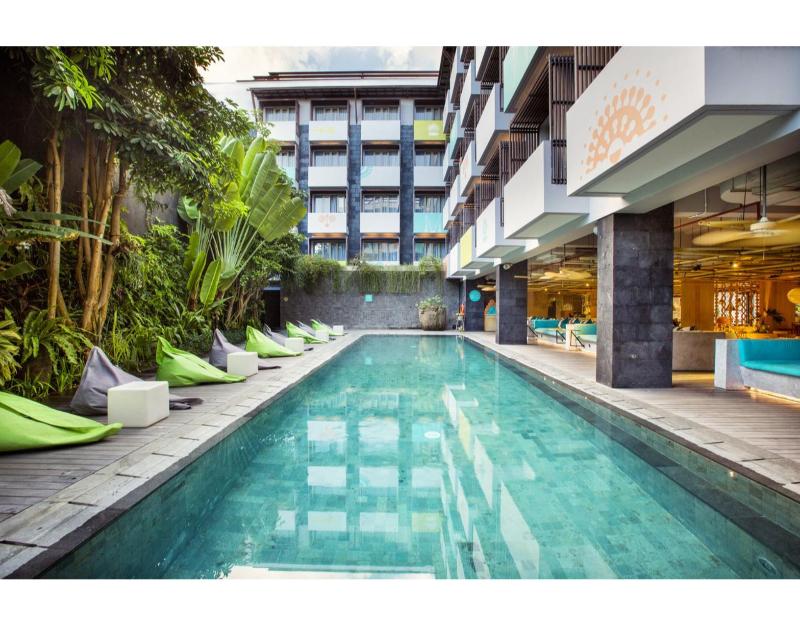 Tijili Seminyak, Singapore