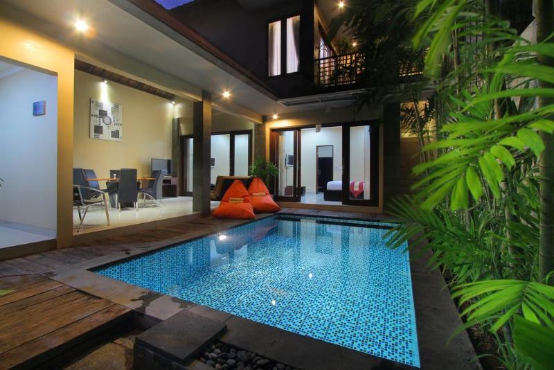 Tijili Seminyak, Singapore