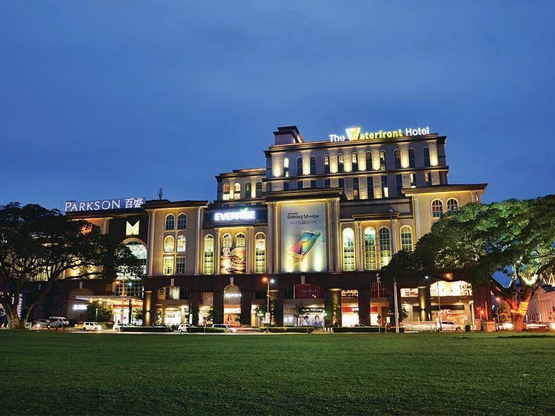 The Waterfront Hotel, 4-star hotel in Kuching (and vicinity)