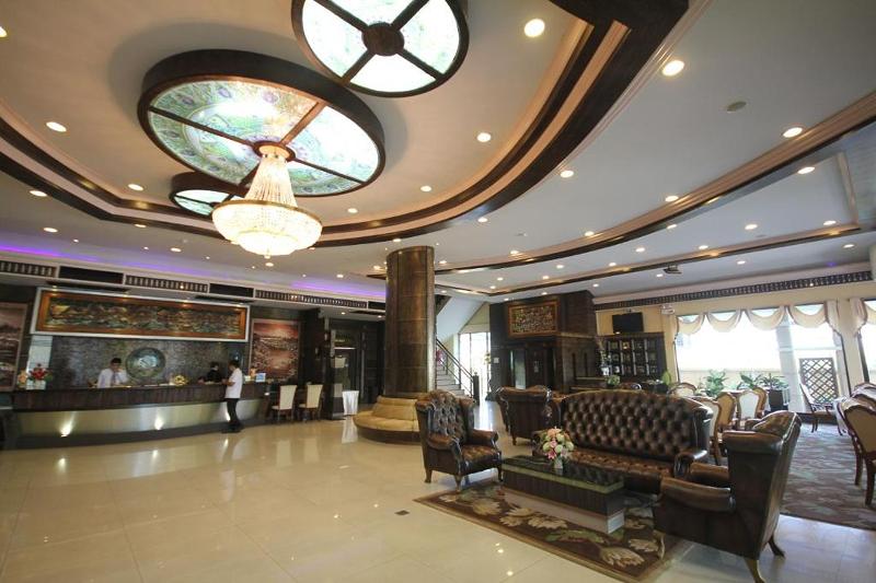 Photo of Ruean Phae Royal Park Hotel, 4-star hotel in Phitsanulok