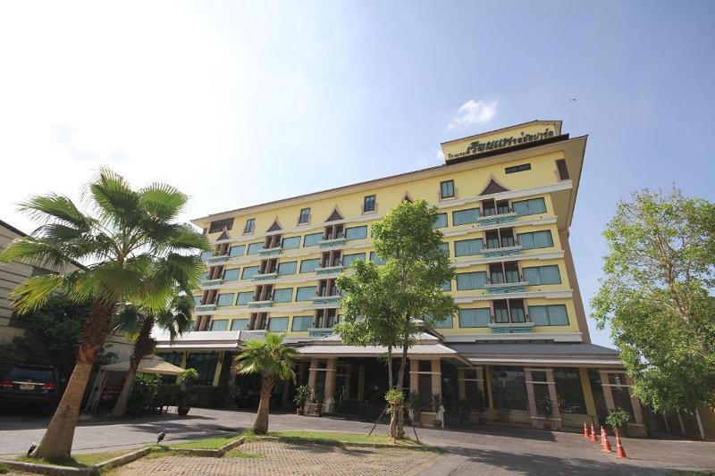 Photo of Ruean Phae Royal Park Hotel, 4-star hotel in Phitsanulok