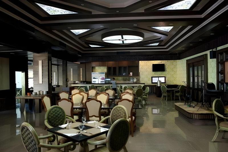 Photo of Ruean Phae Royal Park Hotel, 4-star hotel in Phitsanulok