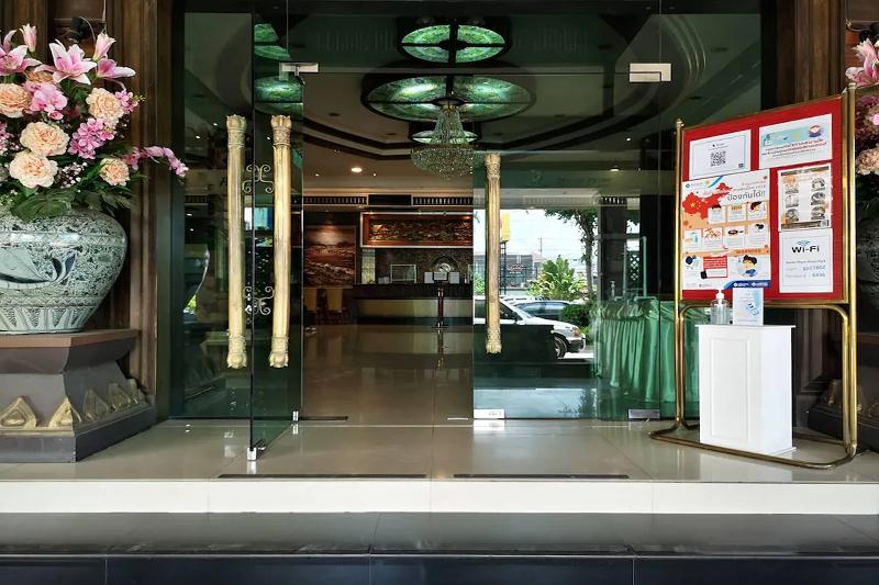 Photo of Ruean Phae Royal Park Hotel, 4-star hotel in Phitsanulok