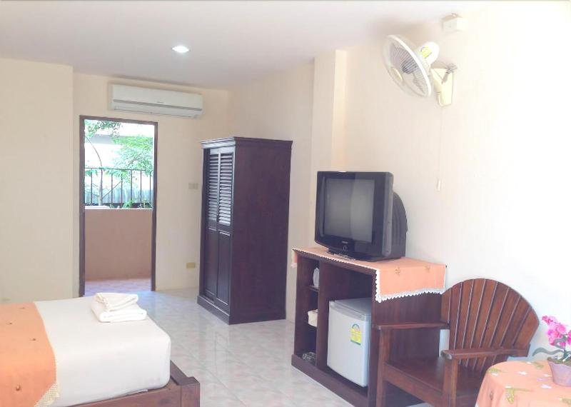 Photo of Panupong Hotel, 2-star hotel in Chaweng City Center