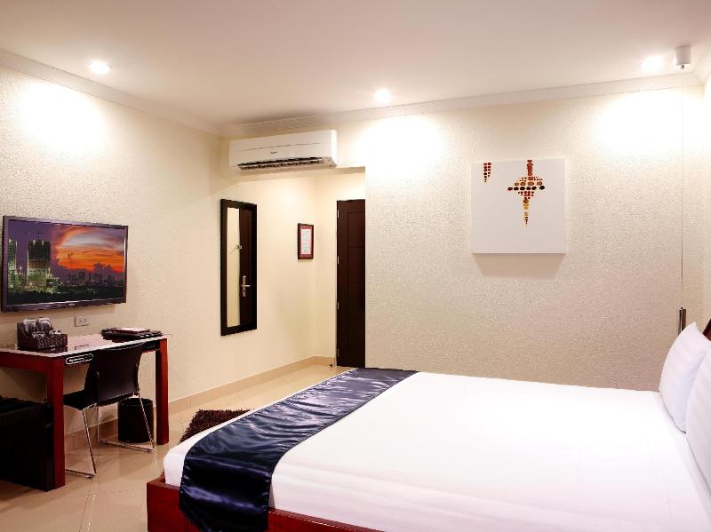 Photo of Queens Hotel, 4-star hotel in Angeles City (and vicinity)