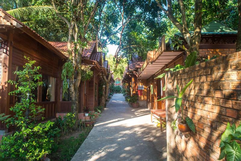 Cosy Bungalow Phu Quoc, Singapore