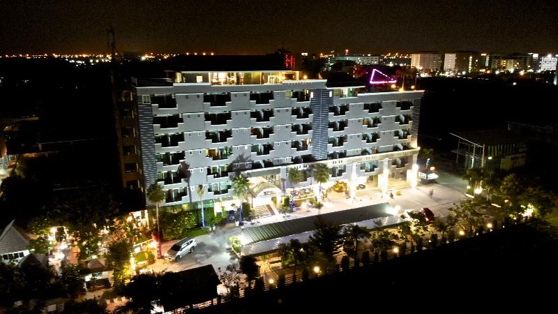 First Villa Life Hostel, Singapore
