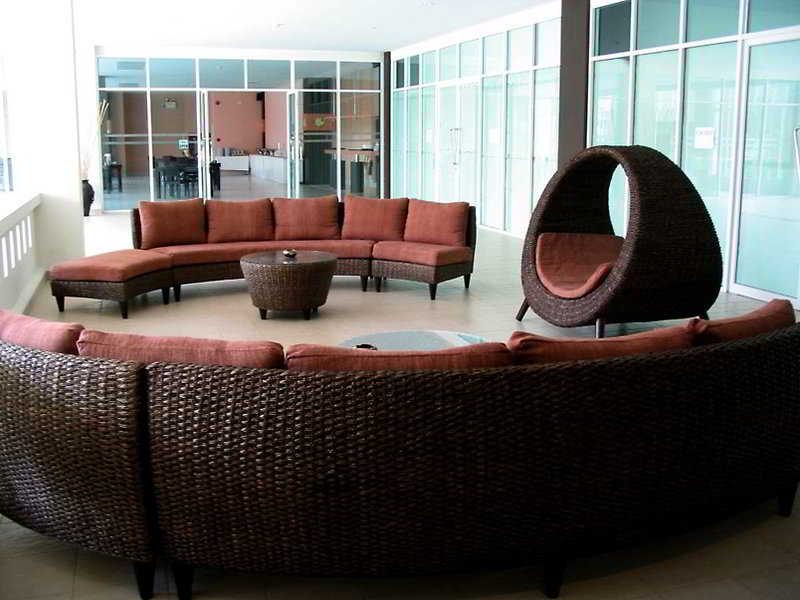 Crown Pattaya Beach Hotel exterior, 3-Star hotel in Central Pattaya