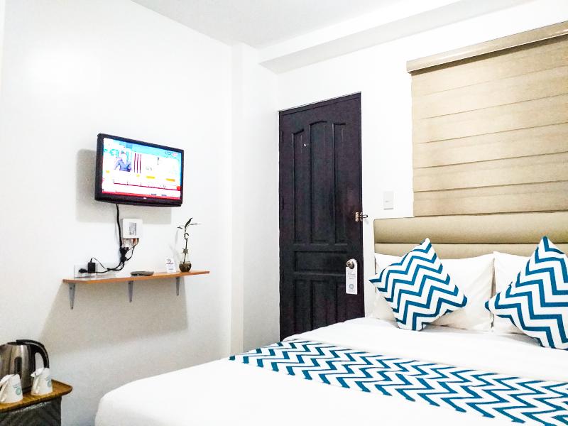 Photo of Grand Blue Beach Hotel, 2-star hotel in Aklan