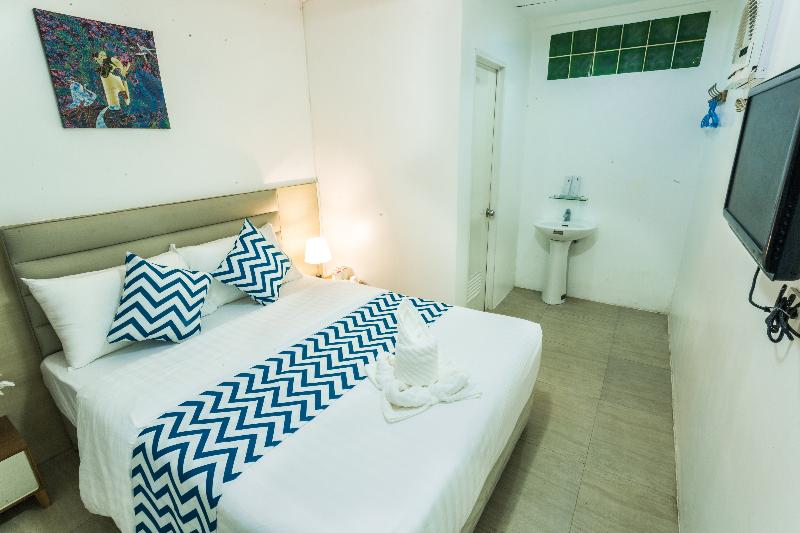 Photo of Grand Blue Beach Hotel, 2-star hotel in Aklan