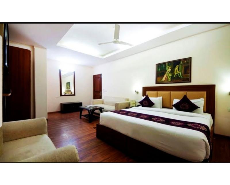 Photo of Hotel Decent Suites - Delhi Airport, 3-star hotel in South West