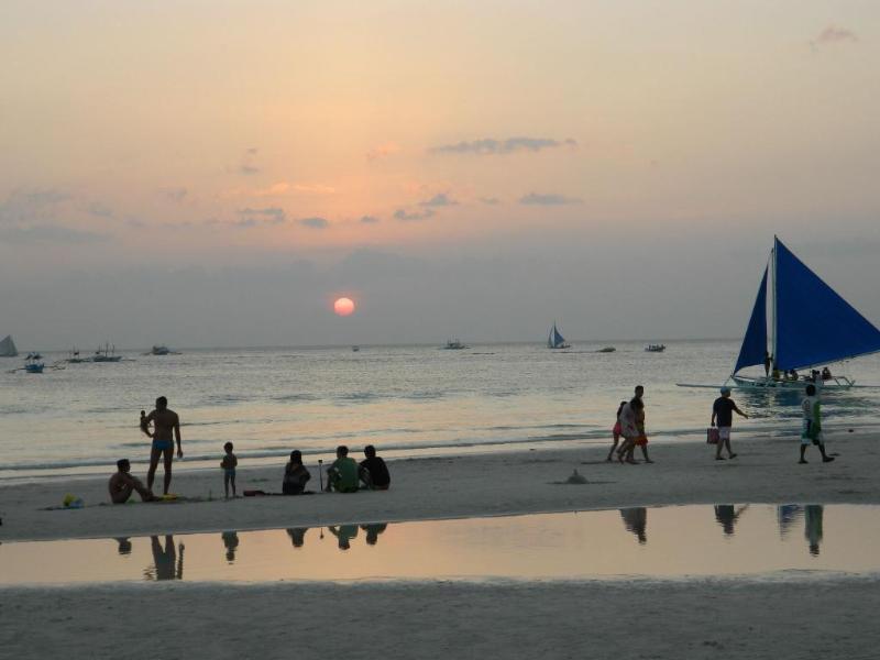 Photo of Boracay Travelodge Beach Resort, 2-star hotel in Aklan