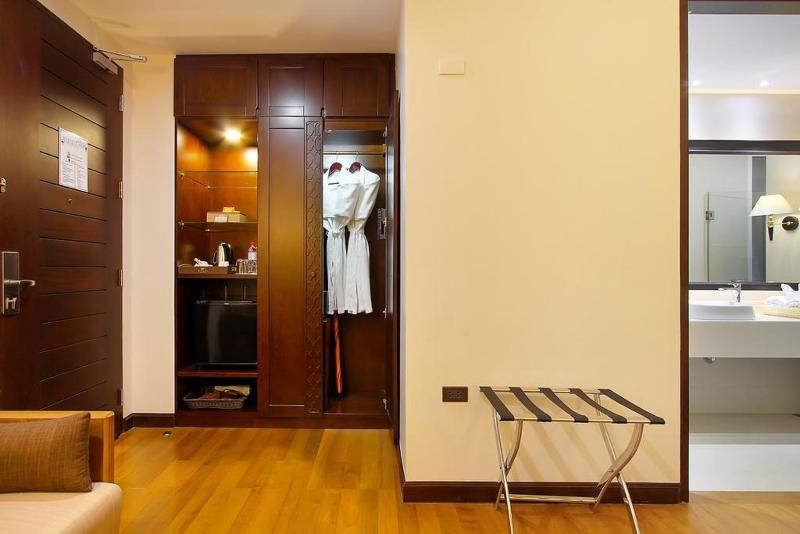 Photo of Rimnaam Klangchan Hotel, 4-star hotel in Chanthaburi