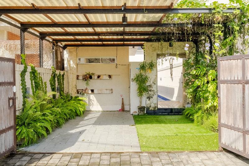 Rustic Pandawa Villa, Singapore