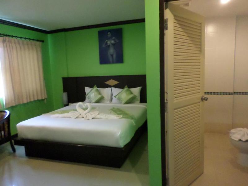 Photo of Hollywood Dannok Hotel, 2-star hotel in Danok