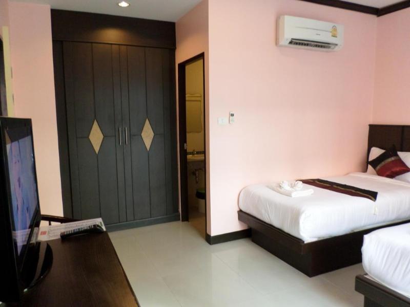 Photo of Hollywood Dannok Hotel, 2-star hotel in Danok