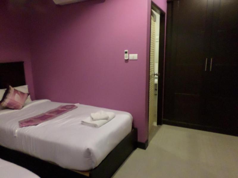 Photo of Hollywood Dannok Hotel, 2-star hotel in Danok