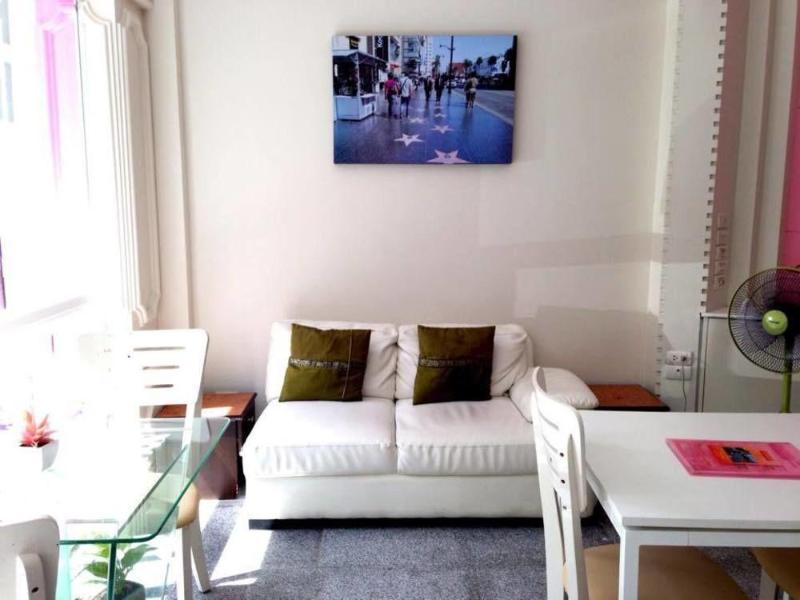 Photo of Hollywood Dannok Hotel, 2-star hotel in Danok