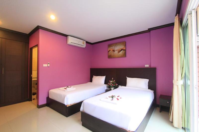 Photo of Hollywood Dannok Hotel, 2-star hotel in Danok
